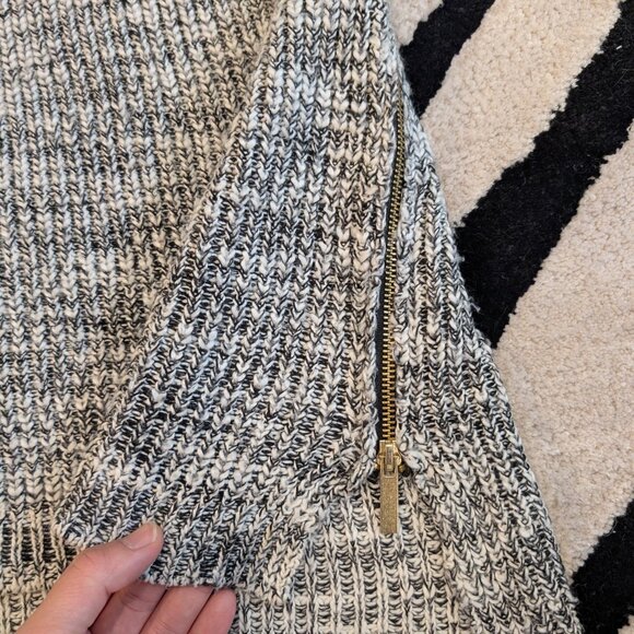 Glassons Black and White Sweater size M with side zipper - Picture 4 of 4